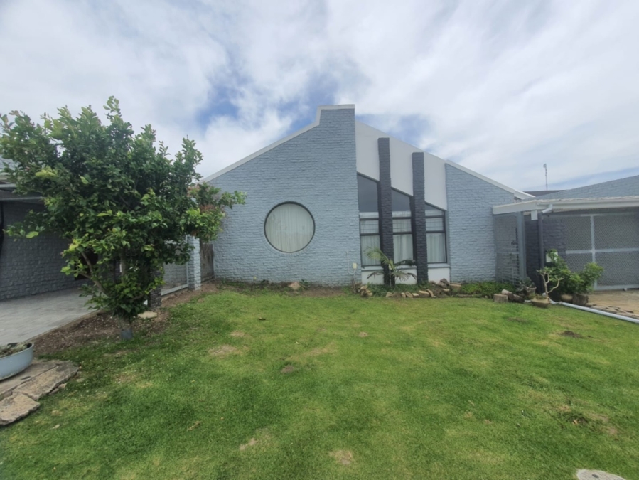 To Let 3 Bedroom Property for Rent in Beacon Bay Eastern Cape